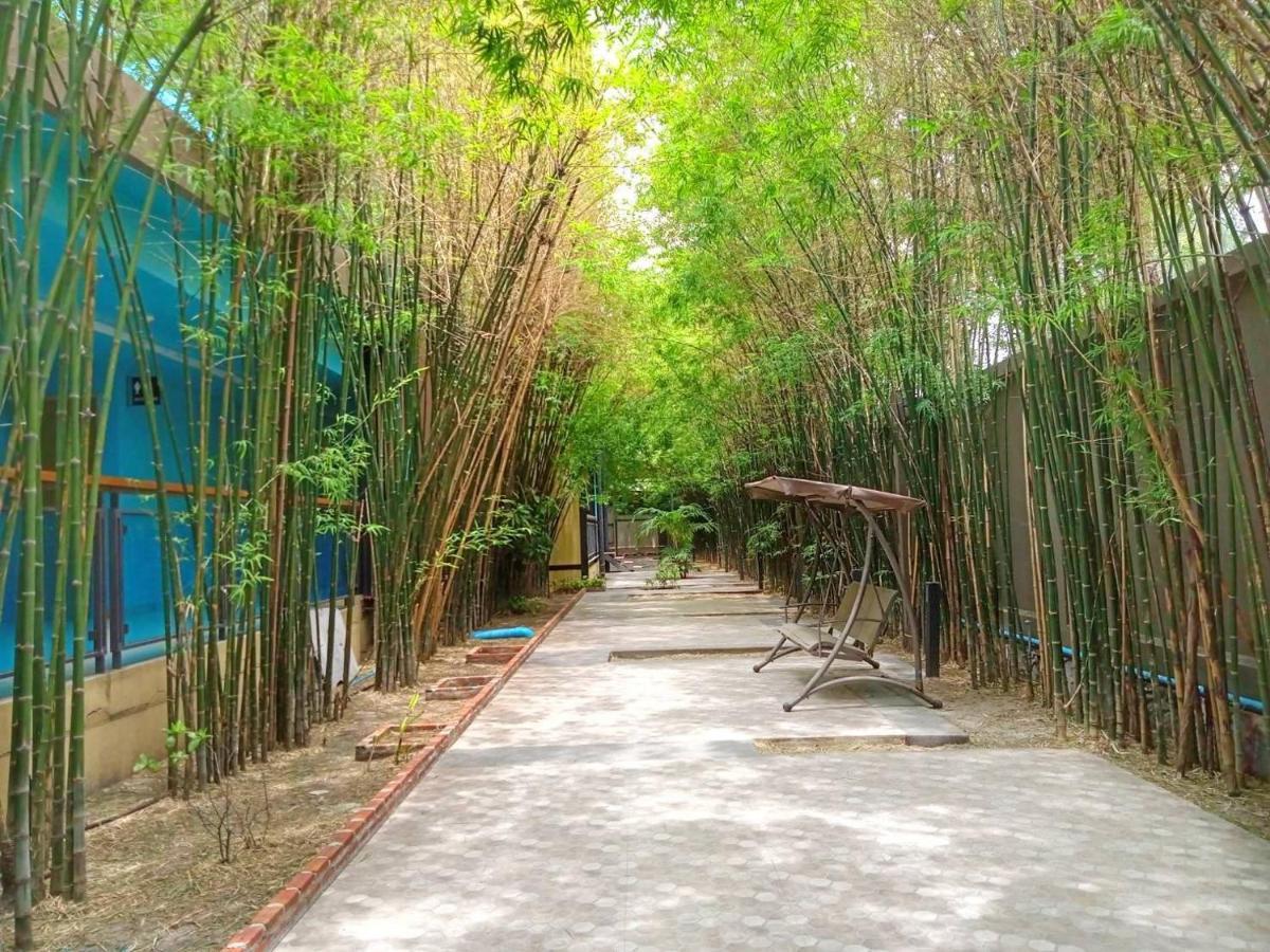 Beach Walk Boutique Resort Bangsaen Exterior foto