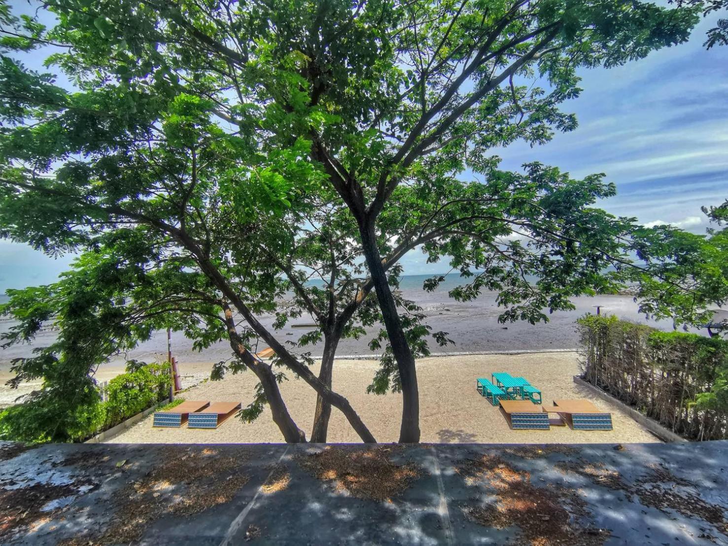 Beach Walk Boutique Resort Bangsaen Habitación foto